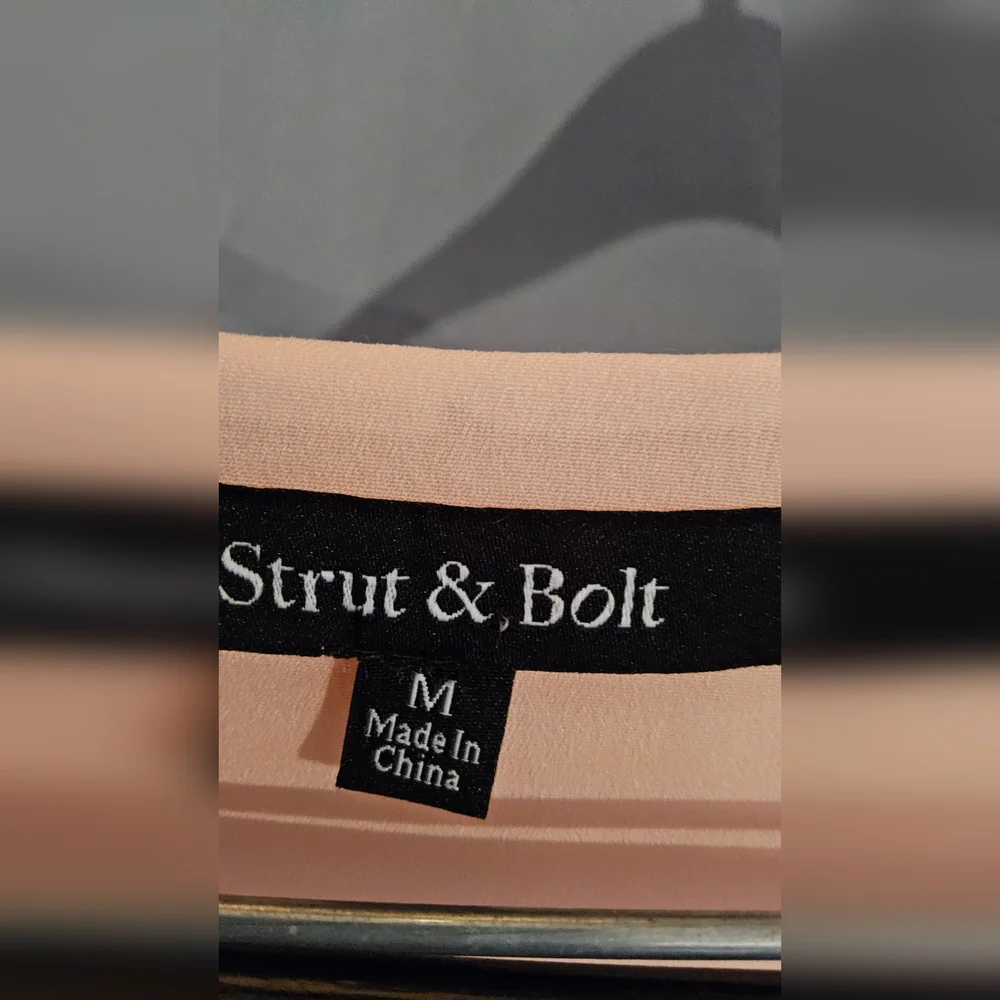 Strut & Bolt, size medium - Picture 3 of 3
